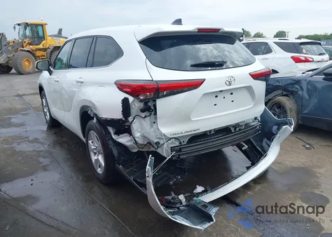 2022 Toyota Highlander L z USA, uszkodzony, nr VIN 5TDCZRAH1NS105744